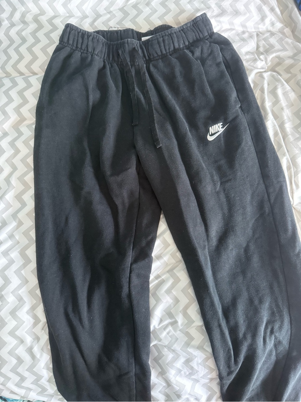 Nike Black Kids Jogger Sweatpants with Nike Swoosh